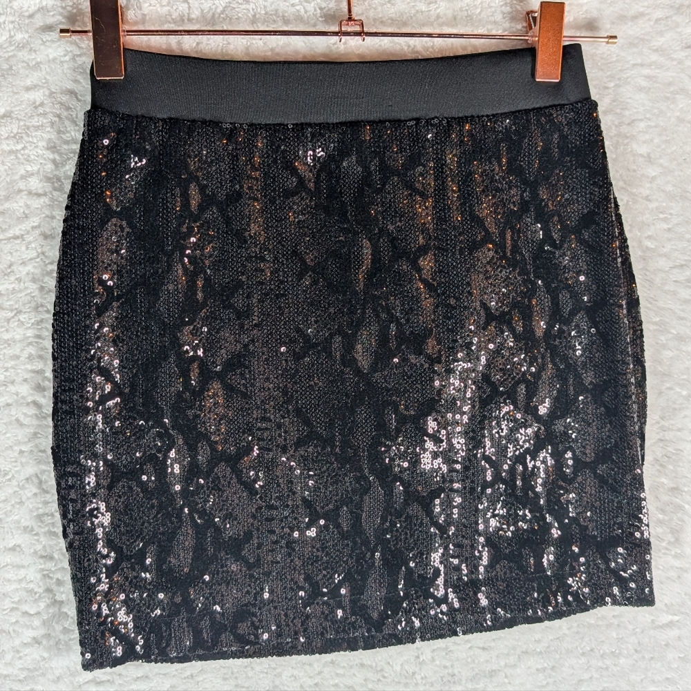8-Guess Elegant Black‎ Sequin Mini Skirt